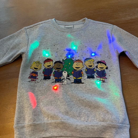 Gray Peanuts Christmas Sweatshirt lights up! child size 7 - Picture 2 of 9